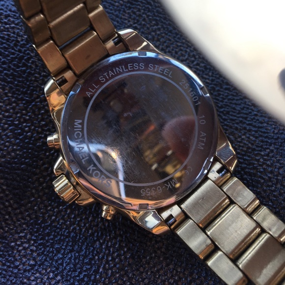 🎉SOLD 🎉Michael Kors Watch - Picture 2 of 4